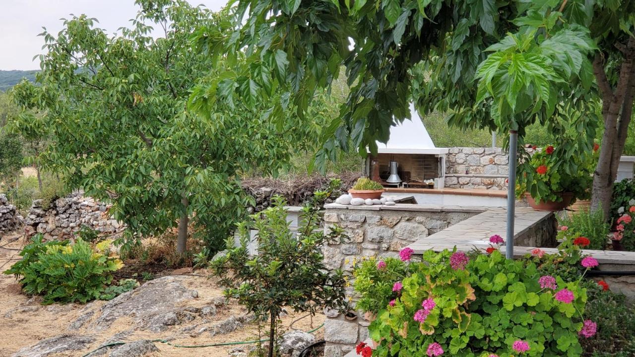 הוילה Poúlithra Arcadian Stone House In A Quiet Landscape, Leonidion מראה חיצוני תמונה